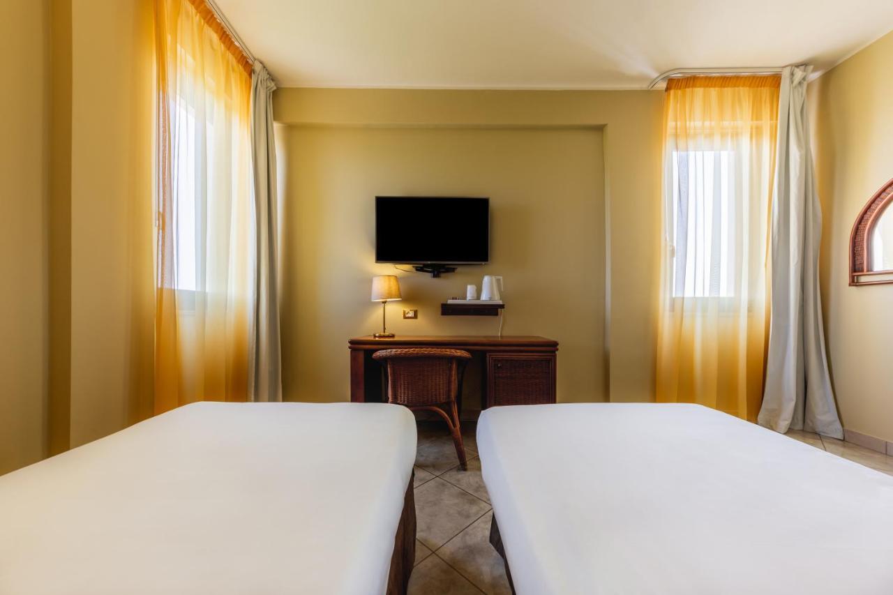 Apulia Hotel Taranto Ara Solis Lido Azzurro エクステリア 写真