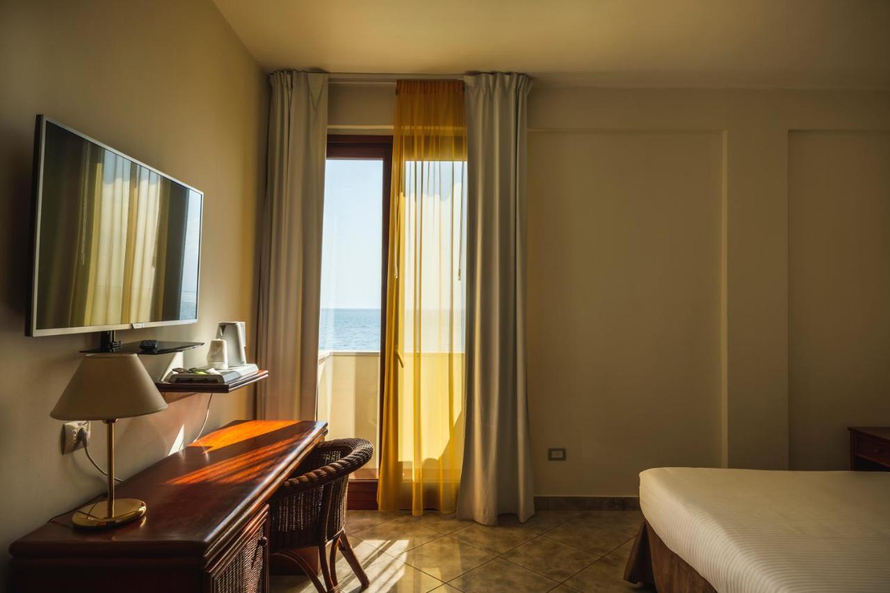 Apulia Hotel Taranto Ara Solis Lido Azzurro エクステリア 写真