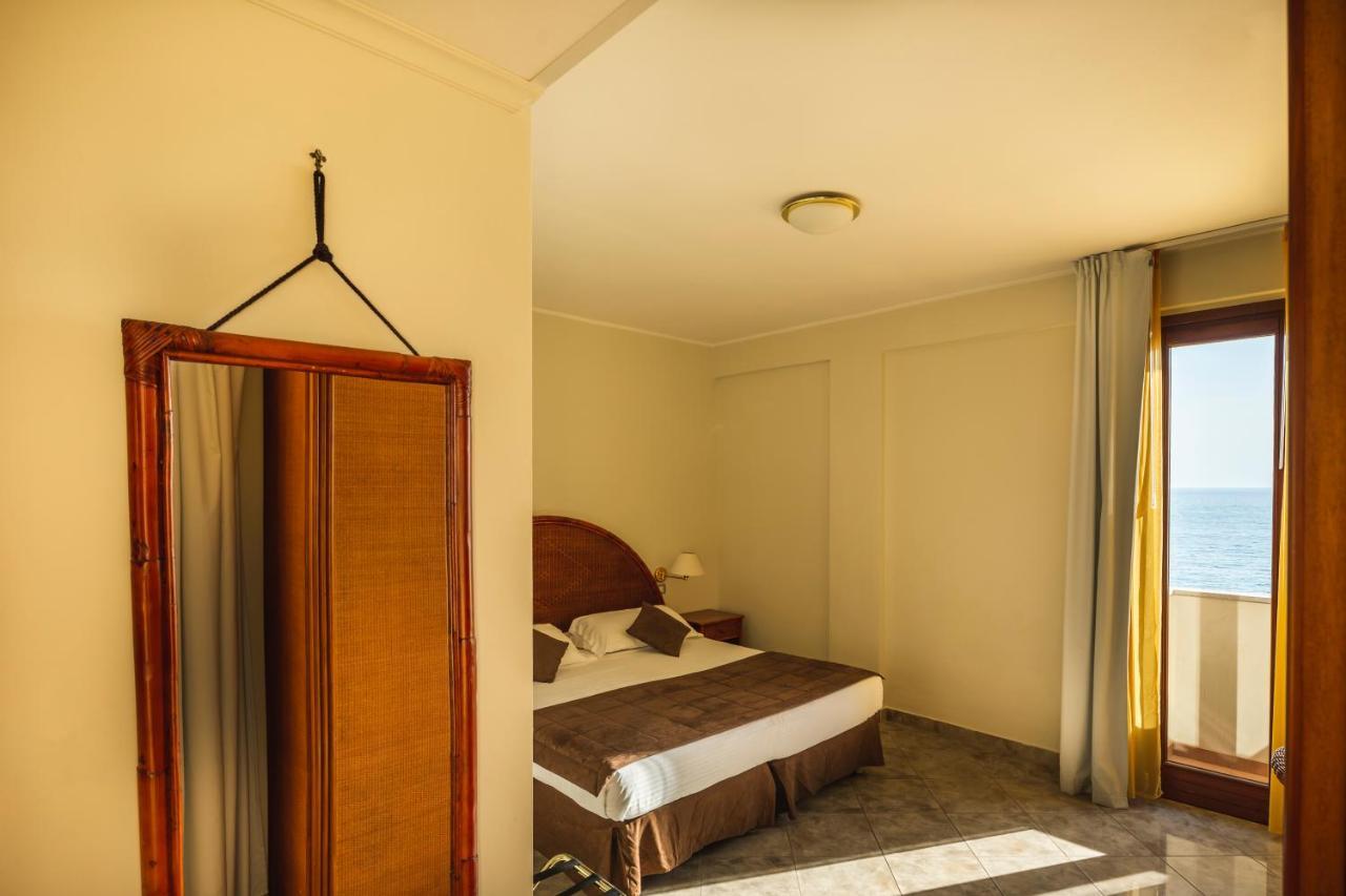 Apulia Hotel Taranto Ara Solis Lido Azzurro エクステリア 写真