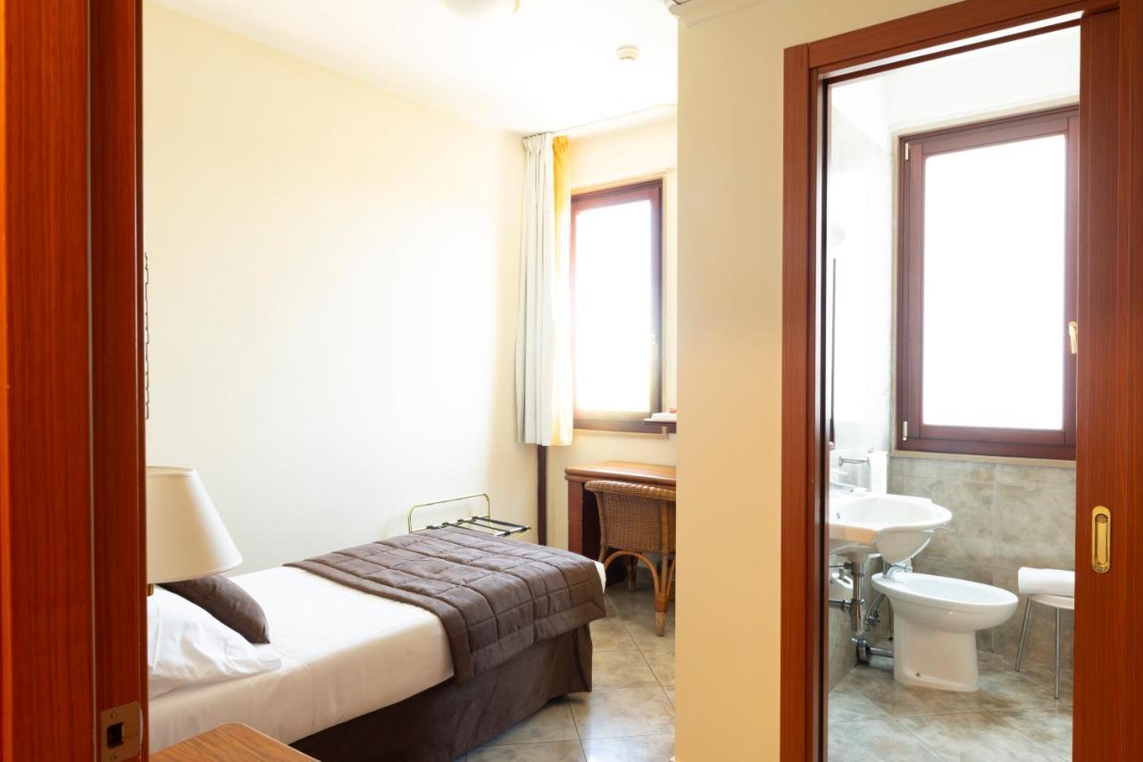 Apulia Hotel Taranto Ara Solis Lido Azzurro エクステリア 写真