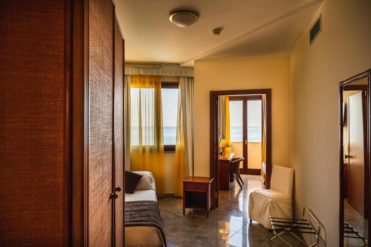 Apulia Hotel Taranto Ara Solis Lido Azzurro エクステリア 写真