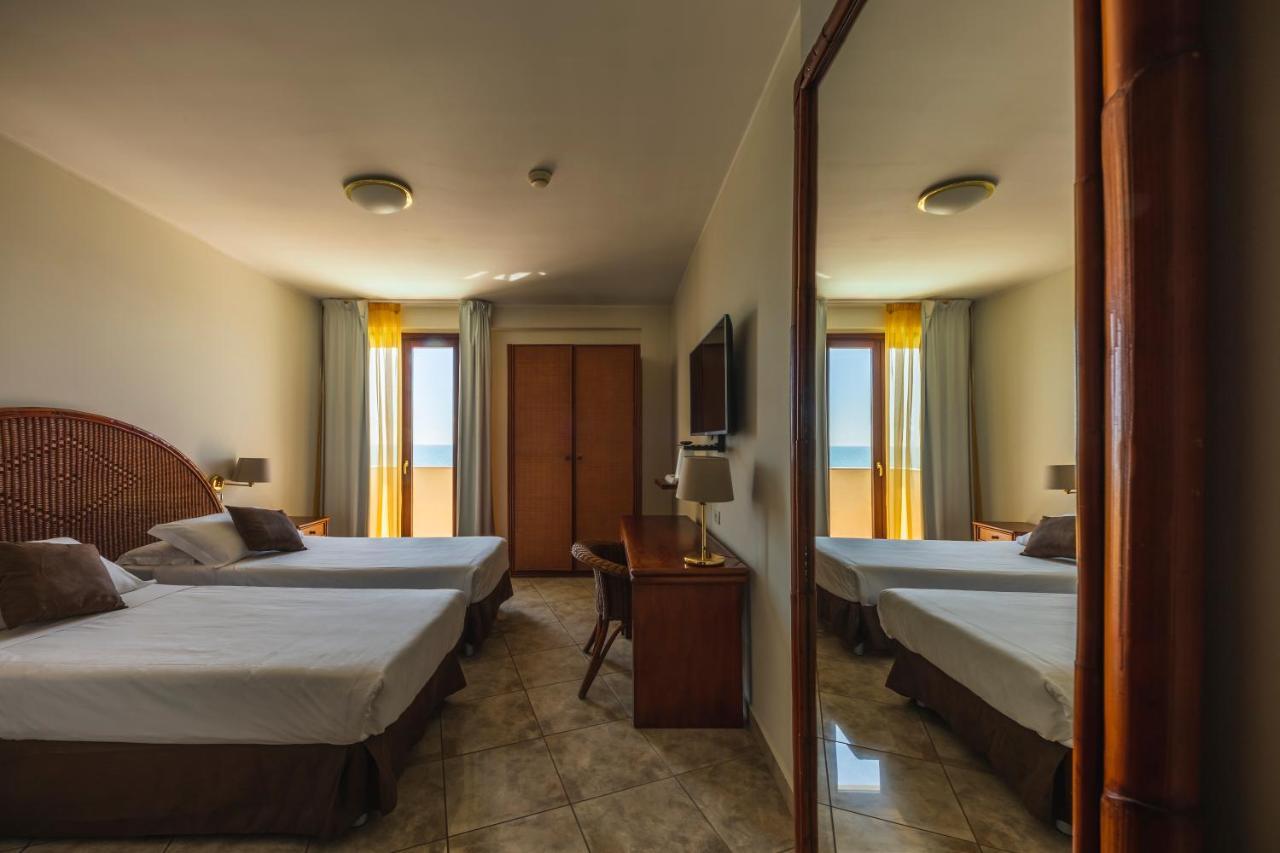 Apulia Hotel Taranto Ara Solis Lido Azzurro エクステリア 写真
