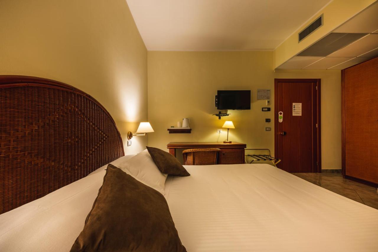 Apulia Hotel Taranto Ara Solis Lido Azzurro エクステリア 写真