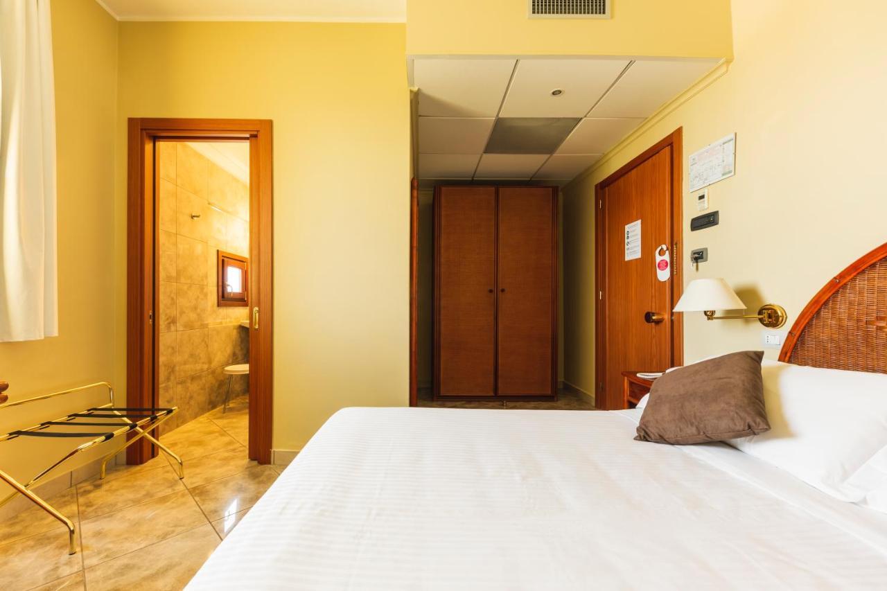 Apulia Hotel Taranto Ara Solis Lido Azzurro エクステリア 写真